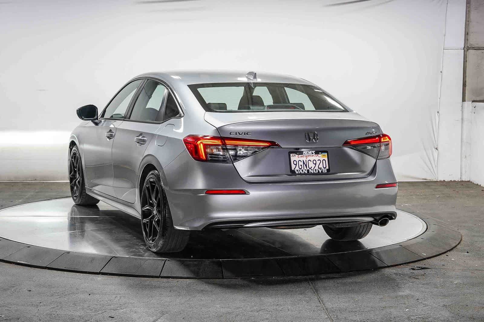 Used 2023 Honda Civic Sport image 2