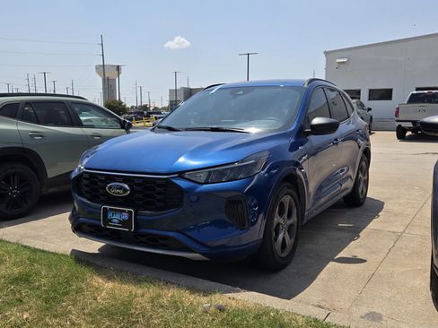 Used 2023 Ford Escape ST-Line w/ Tech Pack #1 FWD image 3
