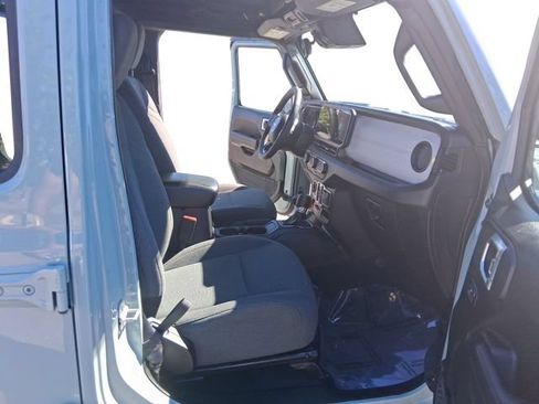 Used 2024 Jeep Wrangler Unlimited AWD/4WD image 17