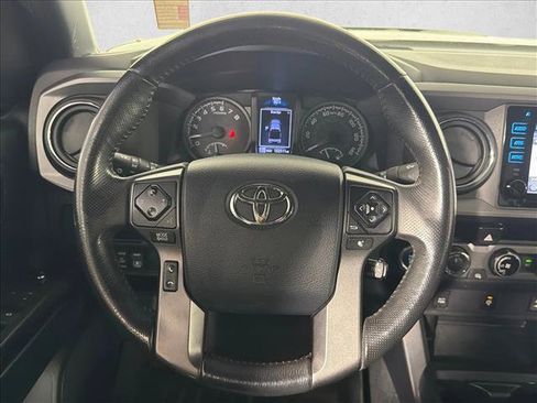 Used 2017 Toyota Tacoma TRD Off-Road AWD/4WD image 24