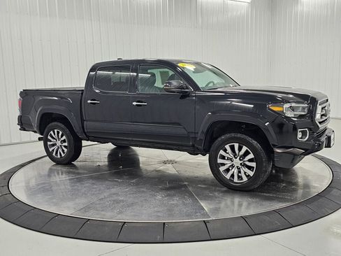 Used 2022 Toyota Tacoma Limited AWD/4WD image 7