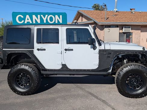 Used 2015 Jeep Wrangler Unlimited Rubicon image 4