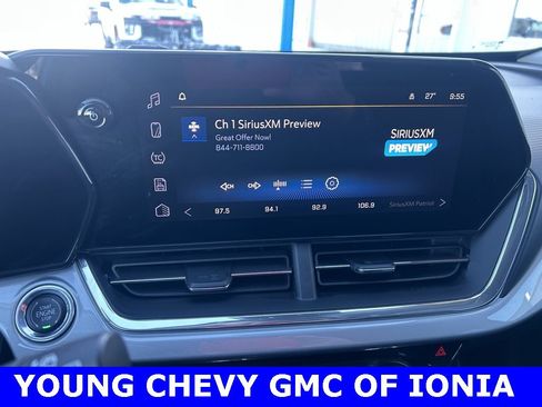 Used 2025 Chevrolet Trax LT image 9