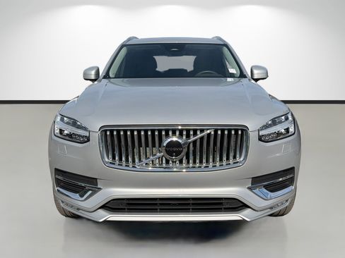 Used 2023 Volvo XC90 B6 Plus image 8