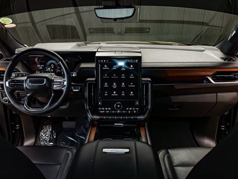 Used 2025 GMC Yukon Denali w/ Denali Reserve Package image 18