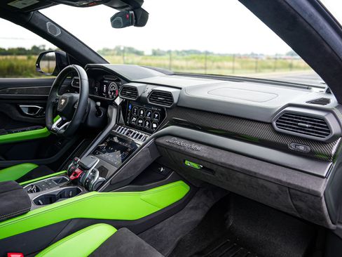 Used 2021 Lamborghini Urus AWD/4WD image 31