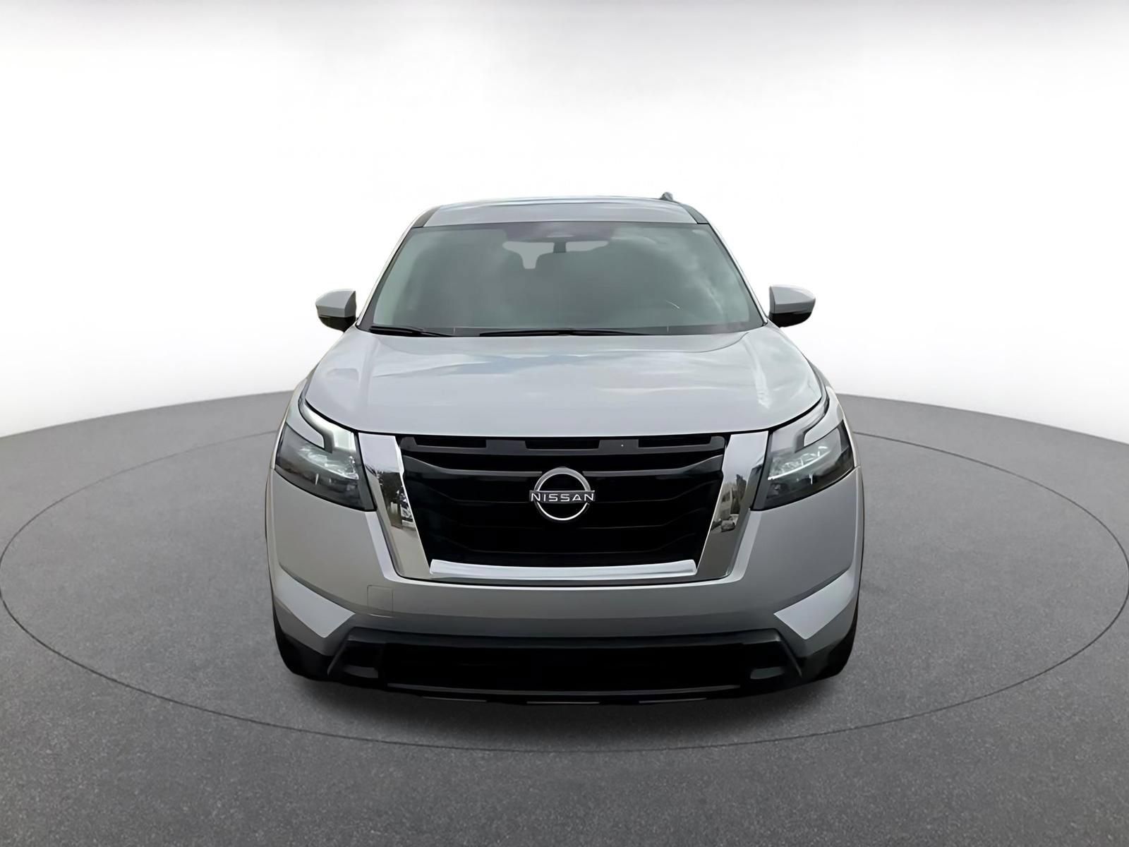 Used 2025 Nissan Pathfinder SV FWD image 4