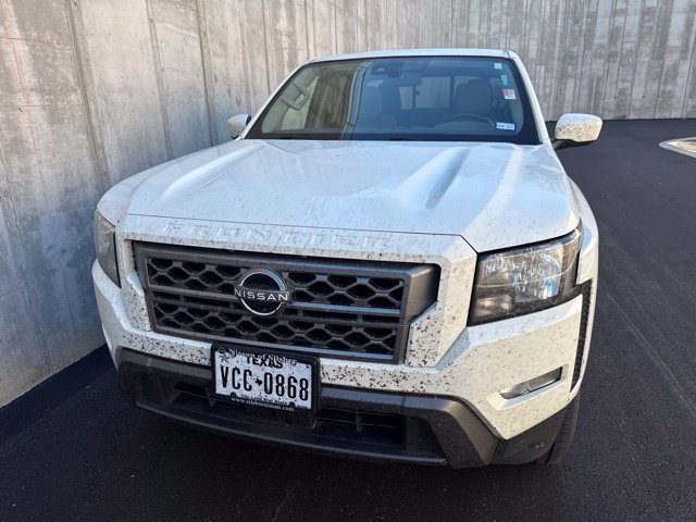 Used 2022 Nissan Frontier SV RWD image 2