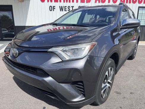 Used 2018 Toyota RAV4 LE FWD image 2
