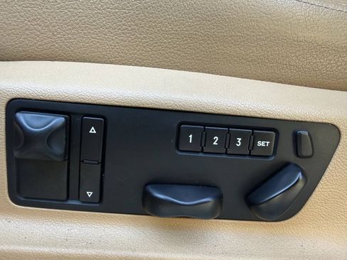 Used 2005 Porsche Cayenne Turbo AWD/4WD image 25