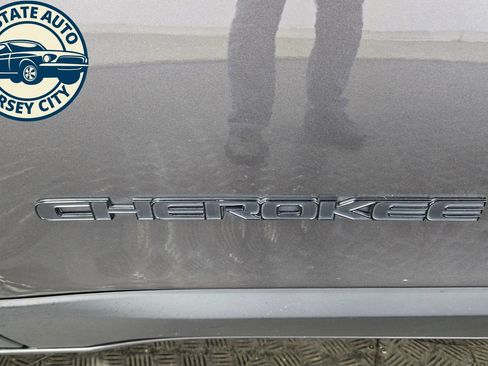 Used 2021 Jeep Cherokee Latitude Plus w/ Sun & Sound Group AWD/4WD image 30