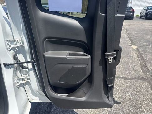 Used 2018 GMC Canyon 4x4 Extended Cab w/ Trailering Package image 17
