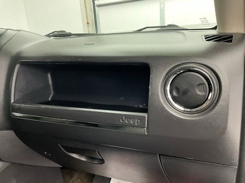 Used 2016 Jeep Patriot Sport image 10