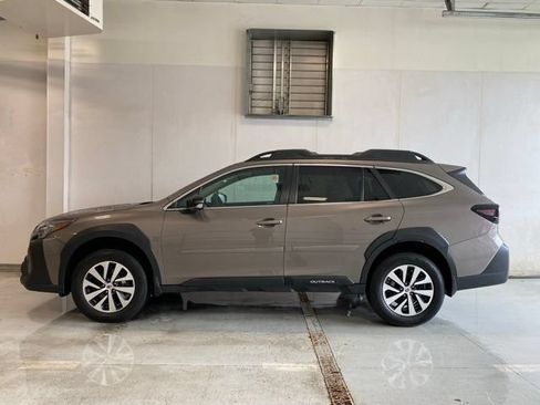 Used 2024 Subaru Outback Premium AWD/4WD image 9