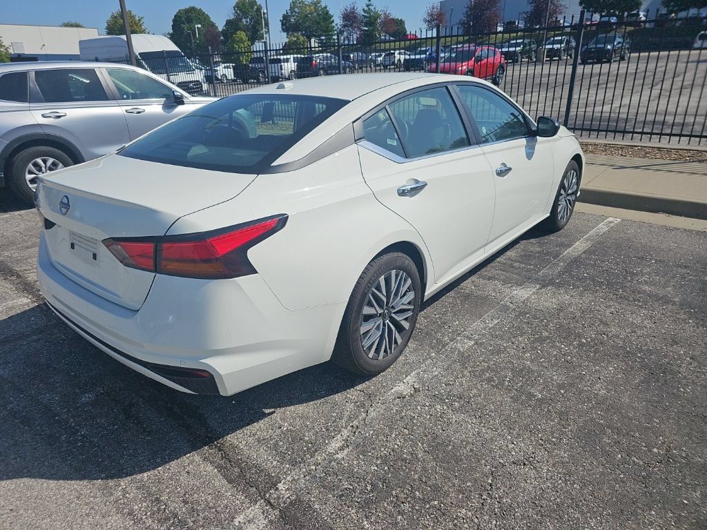 Used 2025 Nissan Altima 2.5 SV FWD image 5