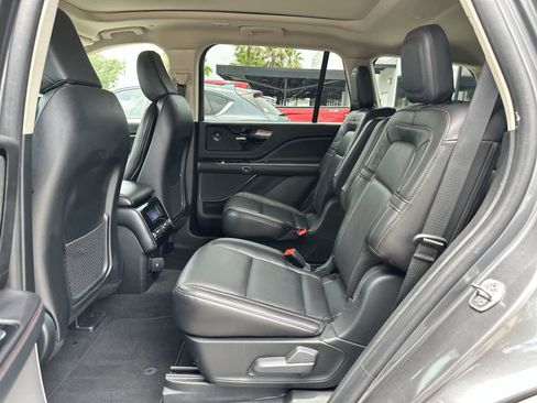 Used 2023 Lincoln Aviator Reserve AWD/4WD image 4