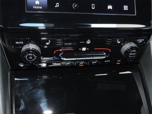 Used 2025 Jeep Grand Cherokee L Altitude image 22