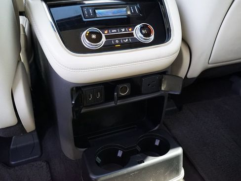 Used 2018 Lincoln Navigator Select w/ Technology Package AWD/4WD image 12