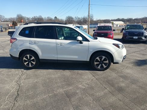 Used 2018 Subaru Forester 2.5i Premium w/ All-Weather Package image 2