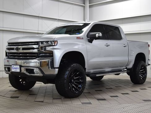Used 2019 Chevrolet Silverado 1500 LTZ w/ LTZ Premium Package AWD/4WD image 3