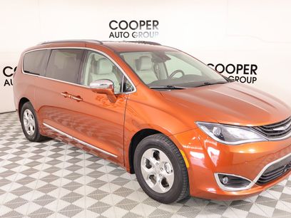 Used 2018 Chrysler Pacifica Limited w/ Advanced Safetytec Group