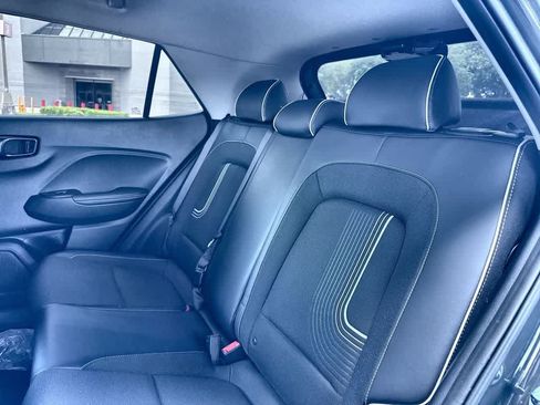 Used 2023 Hyundai Venue Limited w/ Cargo Package FWD image 22