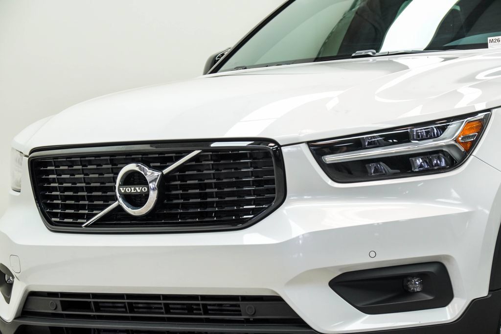 Used 2021 Volvo XC40 T5 R-Design w/ Protection Package Premier AWD/4WD image 2