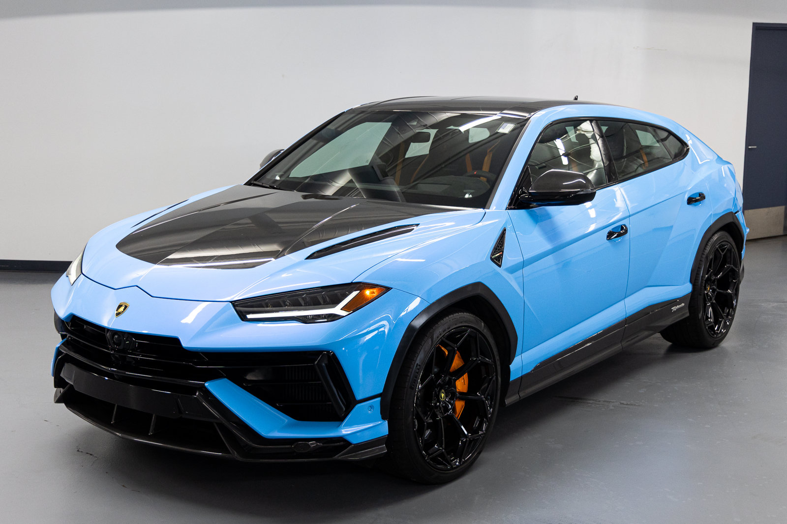 Used 2024 Lamborghini Urus Performante AWD/4WD image 3