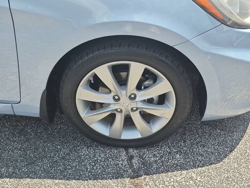 Used 2013 Hyundai Accent SE FWD image 25