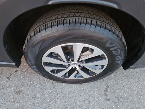 Used 2025 Subaru Outback Premium AWD/4WD image 14