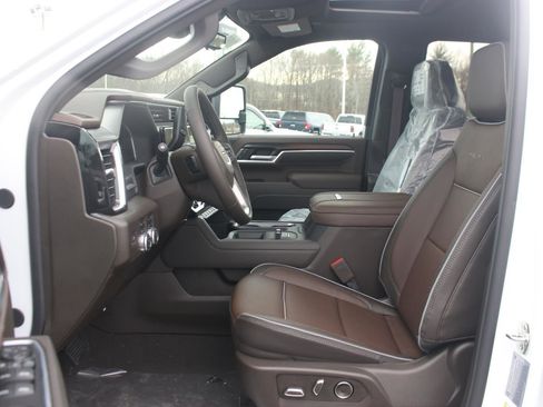New 2026 GMC Sierra 2500 Denali w/ Denali Reserve Package image 13