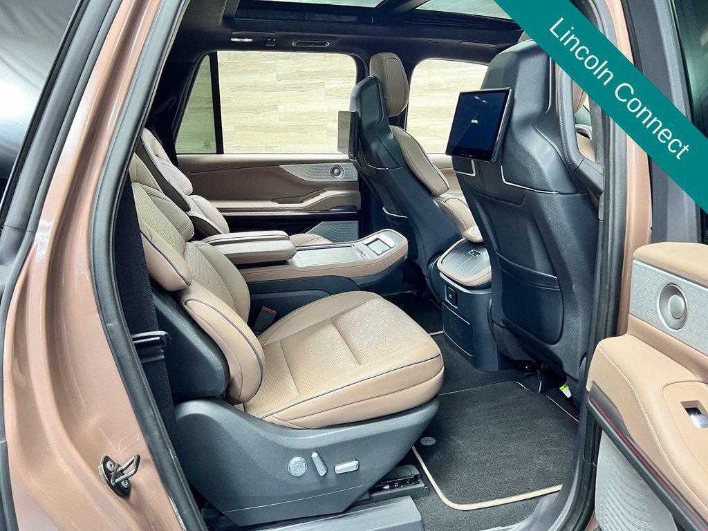 Used 2025 Lincoln Navigator L Black Label AWD/4WD image 17