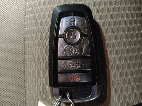 Used 2018 Ford Explorer XLT FWD image 32