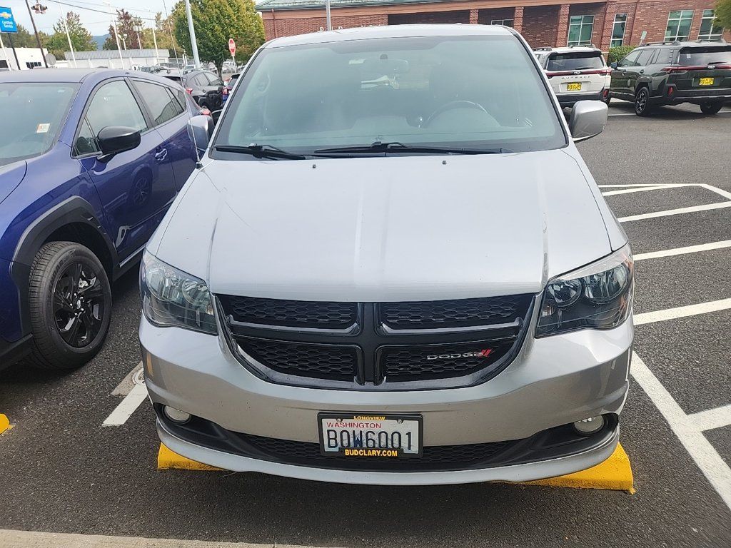Used 2018 Dodge Grand Caravan SE FWD image 2