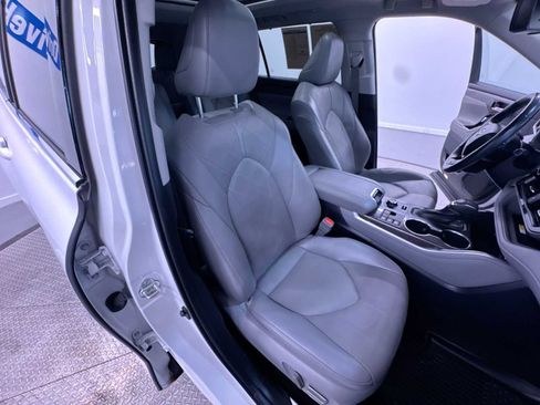 Used 2023 Toyota Highlander Platinum image 35