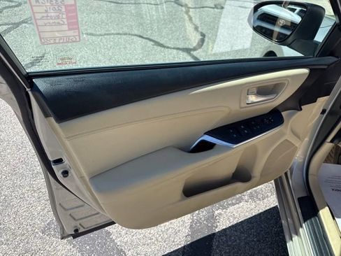 Used 2016 Toyota Camry XLE w/ Moonroof Package image 12