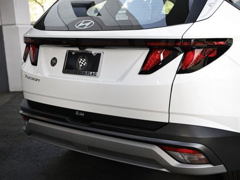 Certified 2025 Hyundai Tucson SE FWD image 9
