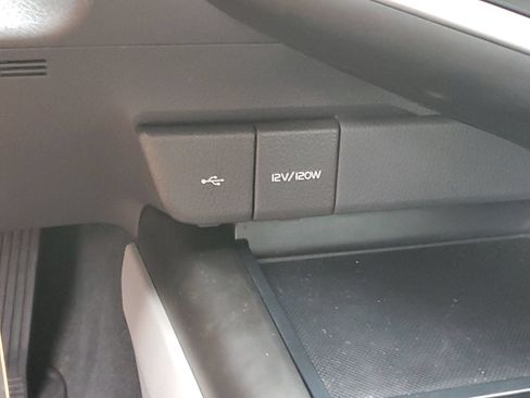 Used 2023 Toyota Camry SE AWD/4WD image 29