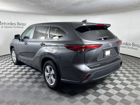 Used 2023 Toyota Highlander LE FWD image 5