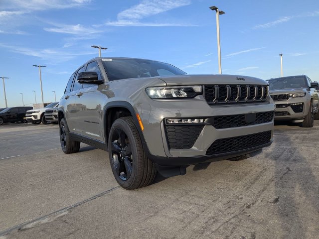 New 2027 Jeep Grand Cherokee Limited w/ Limited Altitude Package AWD/4WD image 2