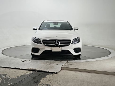 Used 2017 Mercedes-Benz E 300 4MATIC image 4
