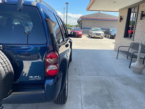 Used 2005 Jeep Liberty Limited AWD/4WD image 11