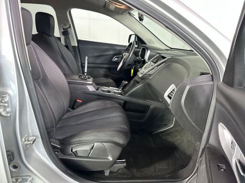 Used 2017 Chevrolet Equinox LT w/ Convenience Package image 27