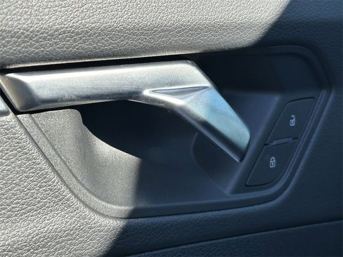 Used 2025 Audi Q3 2.0T Premium image 19