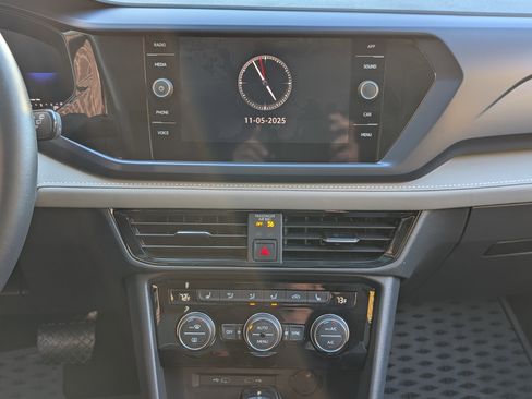 Used 2024 Volkswagen Taos SE w/ Panoramic Sunroof Package image 26