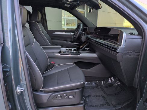 Used 2025 Cadillac Escalade Sport w/ Touring Package image 32