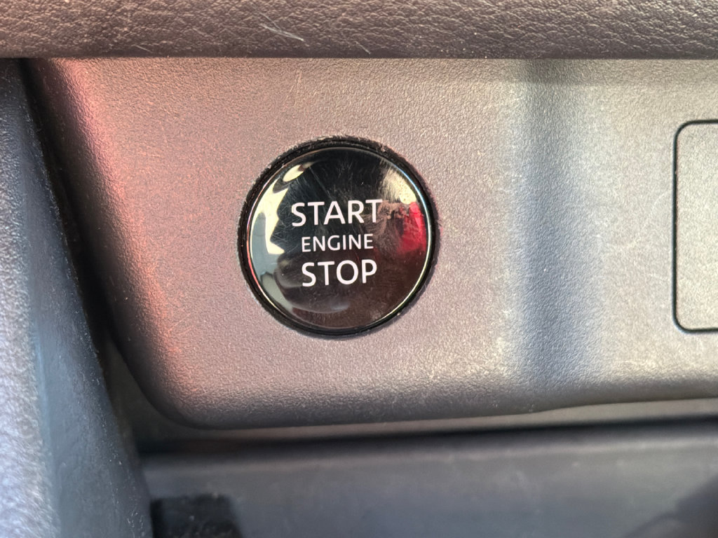 Used 2025 Nissan Rogue SV FWD image 30