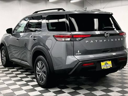 Used 2025 Nissan Pathfinder SV FWD image 2