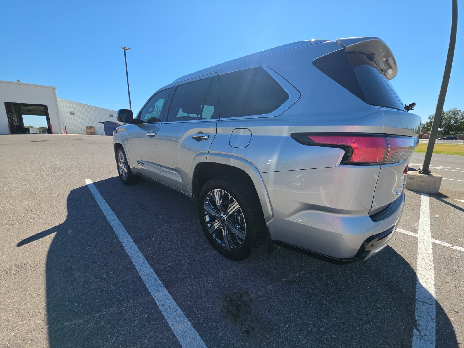 Used 2023 Toyota Sequoia Capstone AWD/4WD image 4