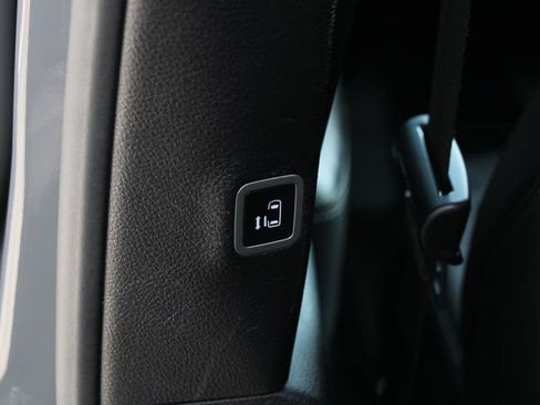 Used 2025 Chrysler Pacifica Select FWD image 25
